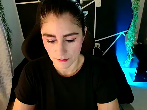 Snapshot of LUCYMILF_SEXY chatting on 05-11-26, 06:05 LUCYMILF SEXY online show from 05-11-26, 06:05
