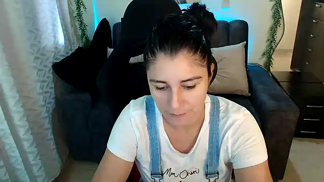 Snapshot of LUCYMILF_SEXY chatting on 06-07-26, 03:39 LUCYMILF SEXY online show from 06-07-26, 03:39
