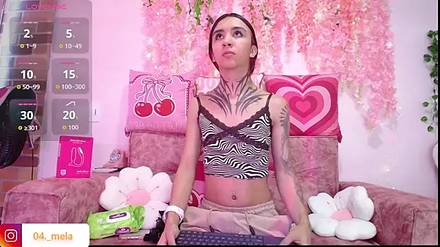 Snapshot of naomi_femme chatting on 05-28-26, 11:27 naomi femme online show from 05-28-26, 11:27