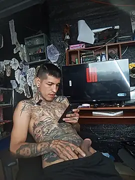 Snapshot of demoni0802 chatting on 06-08-26, 01:33 demoni0802 online show from 06-08-26, 01:33