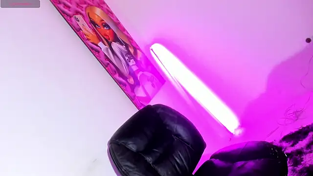 Snapshot of Julieta_princess_ chatting on 05-12-26, 01:13 Julieta princess online show from 05-12-26, 01:13