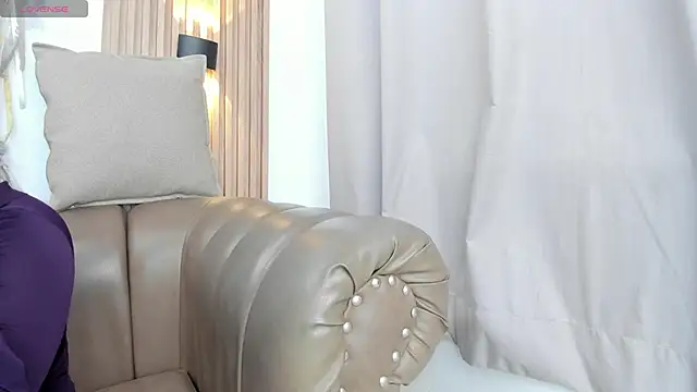 Snapshot of yasmin_dina chatting on 05-31-26, 03:29 yasmin dina online show from 05-31-26, 03:29