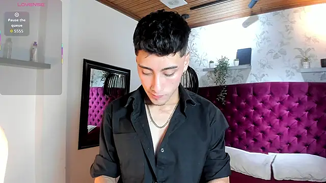 Snapshot of Spencerwhite_ chatting on 06-19-26, 10:36 Spencerwhite online show from 06-19-26, 10:36