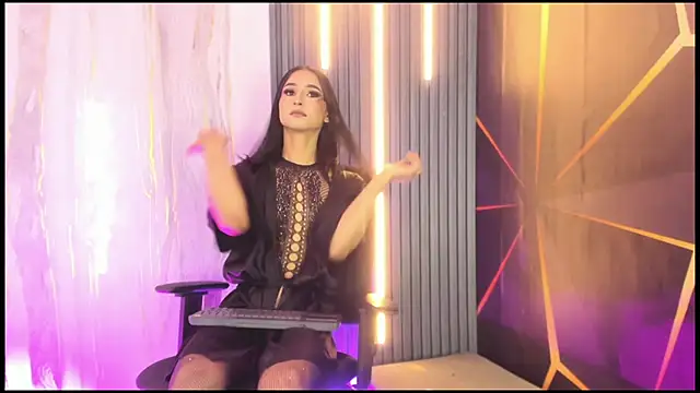 Snapshot of Miss_Isa_ chatting on 05-23-26, 09:03 Miss Isa online show from 05-23-26, 09:03