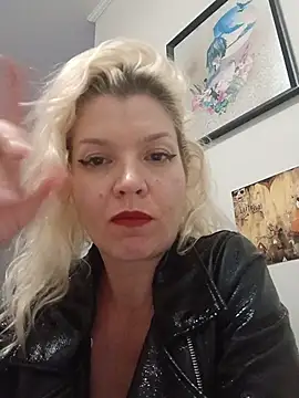 Snapshot of GoldenLatinax chatting on 07-20-26, 02:19 GoldenLatinax online show from 07-20-26, 02:19