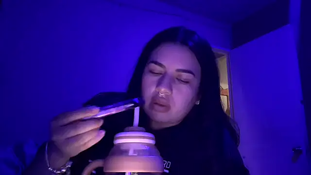 Snapshot of gigi333336 chatting on 06-11-26, 02:53 gigi333336 online show from 06-11-26, 02:53