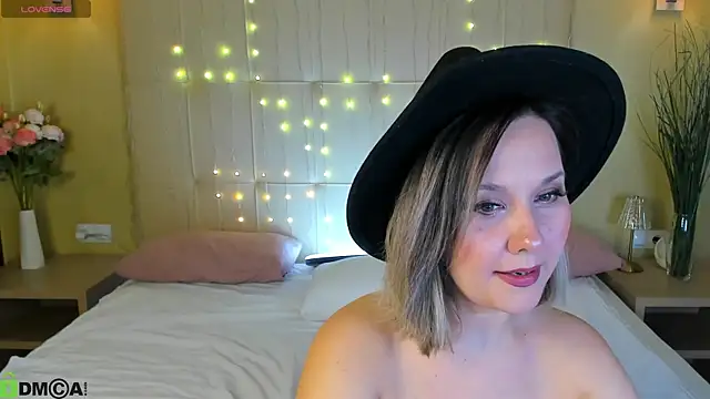 Nikki Mi1k online show from 05-17-26, 09:42