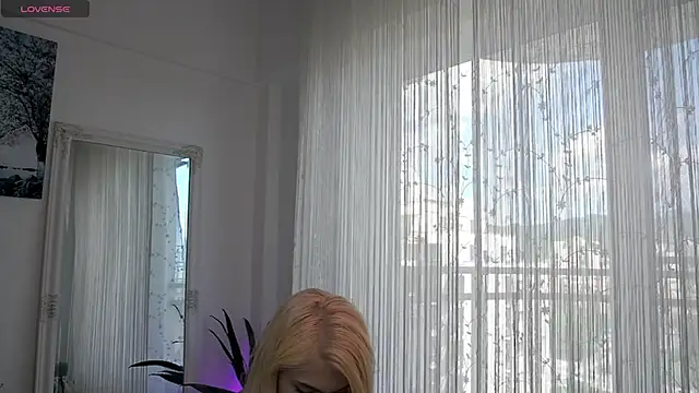 Snapshot of Belle_Blondy chatting on 05-17-26, 11:32 Belle Blondy online show from 05-17-26, 11:32