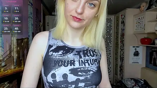 Snapshot of MonicaHolt chatting on 05-22-26, 10:24 MonicaHolt online show from 05-22-26, 10:24