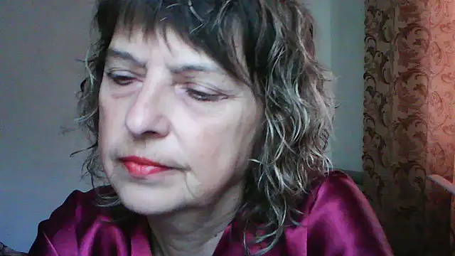 Snapshot of ElizabethGorden chatting on 05-17-26, 04:23 ElizabethGorden online show from 05-17-26, 04:23