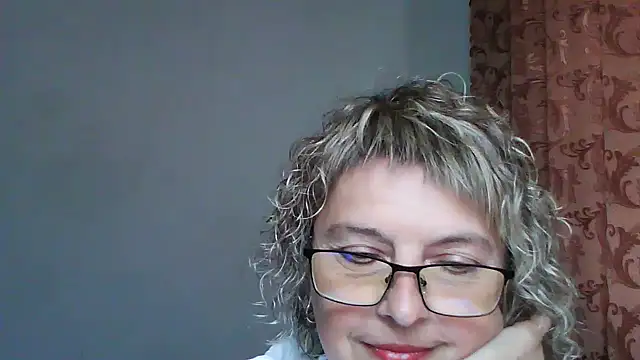 Snapshot of ElizabethGorden chatting on 06-18-26, 01:27 ElizabethGorden online show from 06-18-26, 01:27