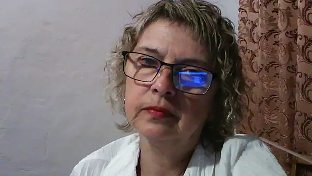 Snapshot of ElizabethGorden chatting on 06-17-26, 06:40 ElizabethGorden online show from 06-17-26, 06:40