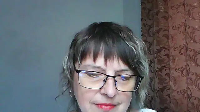 Snapshot of ElizabethGorden chatting on 05-20-26, 12:13 ElizabethGorden online show from 05-20-26, 12:13