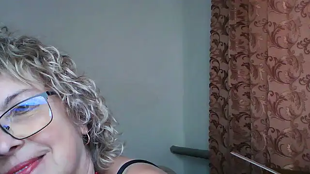 Snapshot of ElizabethGorden chatting on 06-19-26, 02:01 ElizabethGorden online show from 06-19-26, 02:01