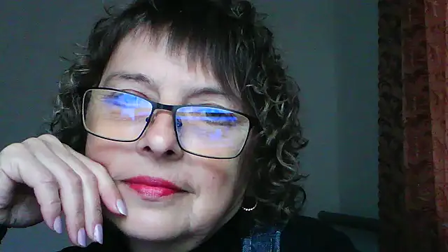Snapshot of ElizabethGorden chatting on 06-03-26, 01:01 ElizabethGorden online show from 06-03-26, 01:01