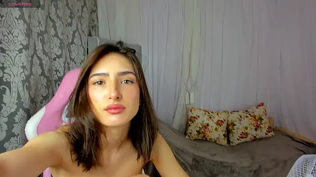 Snapshot of Amy_Marlin chatting on 05-21-26, 01:14 Amy Marlin online show from 05-21-26, 01:14