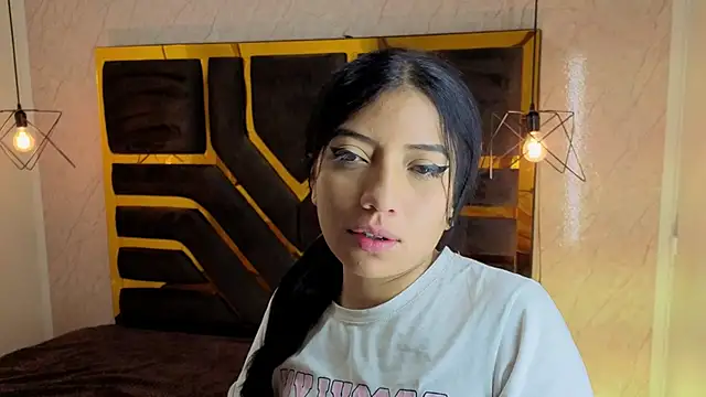 Snapshot of Ey_Im_simone_ chatting on 08-01-26, 12:14 Ey Im simone online show from 08-01-26, 12:14