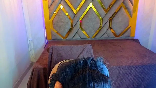 Snapshot of Ey_Im_simone_ chatting on 05-11-26, 04:04 Ey Im simone online show from 05-11-26, 04:04