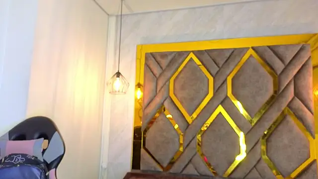 Snapshot of Ey_Im_simone_ chatting on 05-20-26, 12:13 Ey Im simone online show from 05-20-26, 12:13