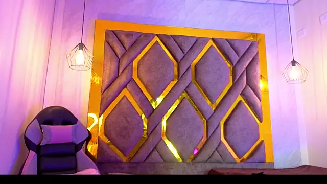 Snapshot of Ey_Im_simone_ chatting on 06-16-26, 06:30 Ey Im simone online show from 06-16-26, 06:30