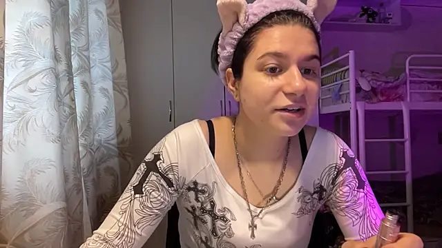 Snapshot of GrayceDeclet chatting on 08-04-26, 01:15 GrayceDeclet online show from 08-04-26, 01:15