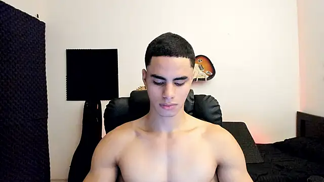 Snapshot of chicozen chatting on 06-11-26, 04:04 chicozen online show from 06-11-26, 04:04