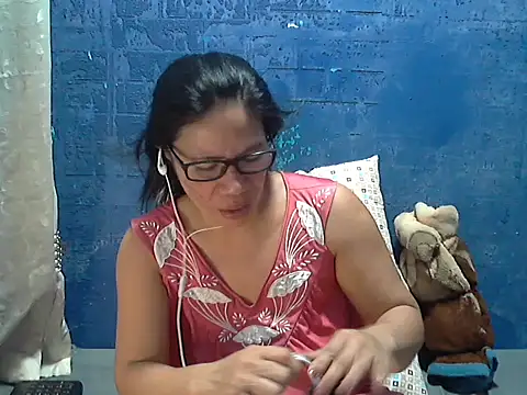 Snapshot of hotchilimom chatting on 05-16-26, 09:08 hotchilimom online show from 05-16-26, 09:08