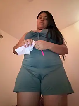 lucybumby online show from 05-04-26, 03:37