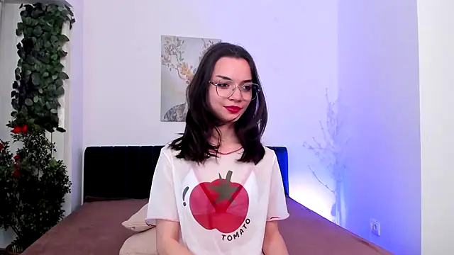 Snapshot of Mimi_Petittte chatting on 05-06-26, 02:43 Mimi Petittte online show from 05-06-26, 02:43