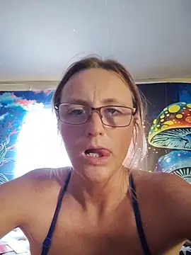 Queenle91 online show from 05-17-26, 08:42