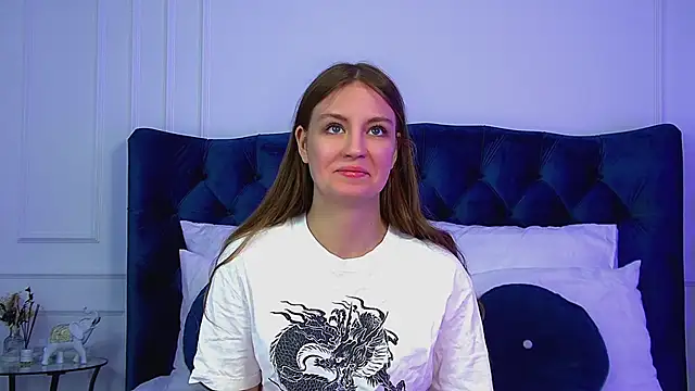 Snapshot of SofiaSarvains chatting on 05-17-26, 06:24 SofiaSarvains online show from 05-17-26, 06:24