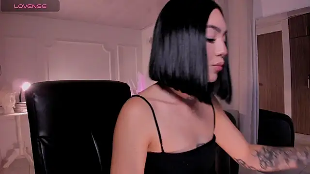 Snapshot of Violet_Harmon_ chatting on 06-04-26, 10:20 Violet Harmon online show from 06-04-26, 10:20