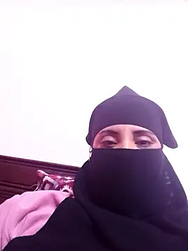 Snapshot of hiba44 chatting on 05-07-26, 02:20 hiba44 online show from 05-07-26, 02:20