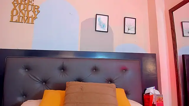 Snapshot of Boy_Mathew chatting on 06-18-26, 11:26 Boy Mathew online show from 06-18-26, 11:26