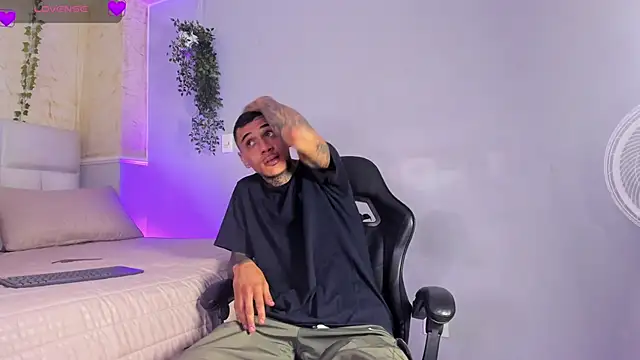 BritneyAndMaleth online show from 06-18-26, 10:48