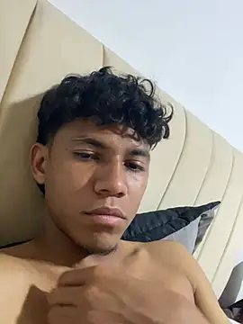 Snapshot of thecamilo chatting on 05-30-26, 04:30 thecamilo online show from 05-30-26, 04:30