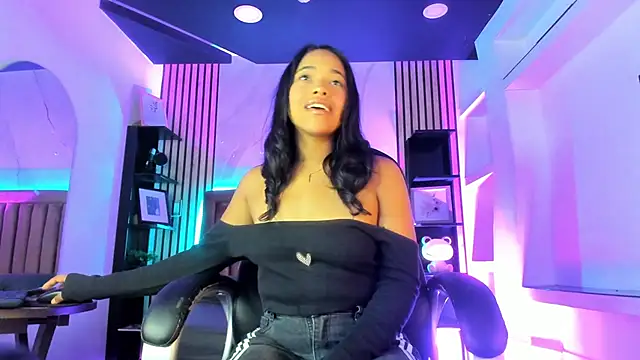 Snapshot of BrianaRuiiz_ chatting on 06-19-26, 01:06 BrianaRuiiz online show from 06-19-26, 01:06