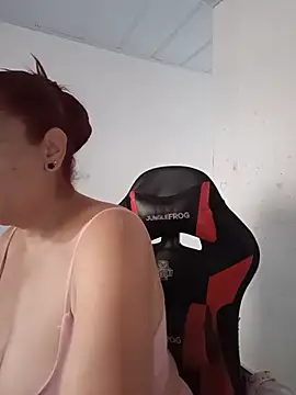 Snapshot of Tumilf chatting on 06-16-26, 04:40 Tumilf online show from 06-16-26, 04:40