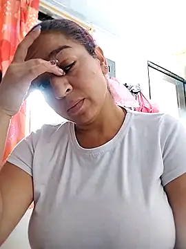 Snapshot of Tumilf chatting on 06-08-26, 07:47 Tumilf online show from 06-08-26, 07:47