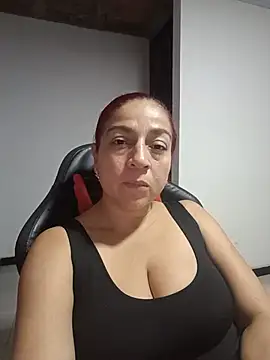 Snapshot of Tumilf chatting on 06-25-26, 03:59 Tumilf online show from 06-25-26, 03:59