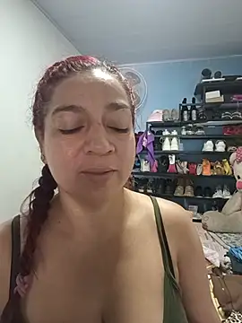 Snapshot of Tumilf chatting on 07-08-26, 01:45 Tumilf online show from 07-08-26, 01:45