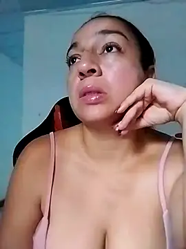 Snapshot of Tumilf chatting on 05-29-26, 04:02 Tumilf online show from 05-29-26, 04:02