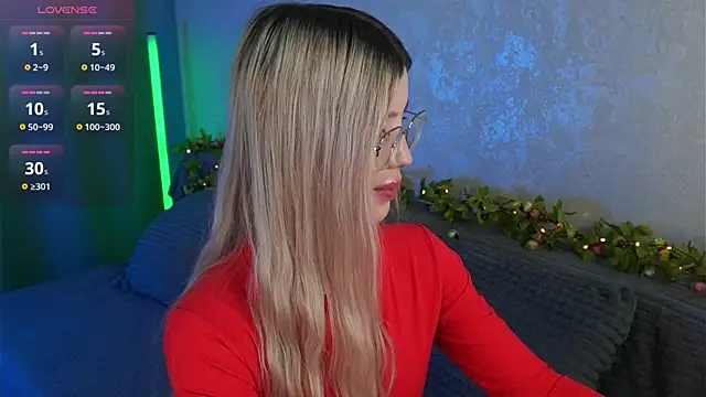 Snapshot of LindaThackerr chatting on 06-29-26, 10:48 LindaThackerr online show from 06-29-26, 10:48