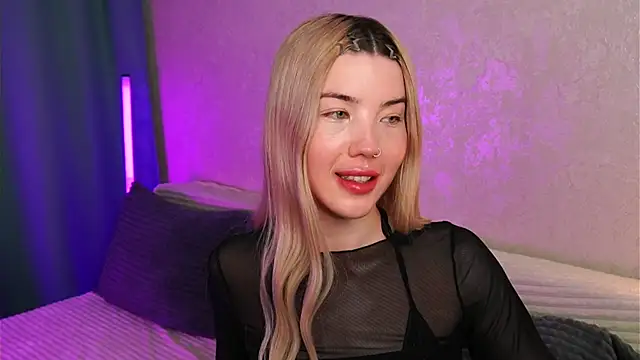 Snapshot of LindaThackerr chatting on 05-06-26, 10:19 LindaThackerr online show from 05-06-26, 10:19