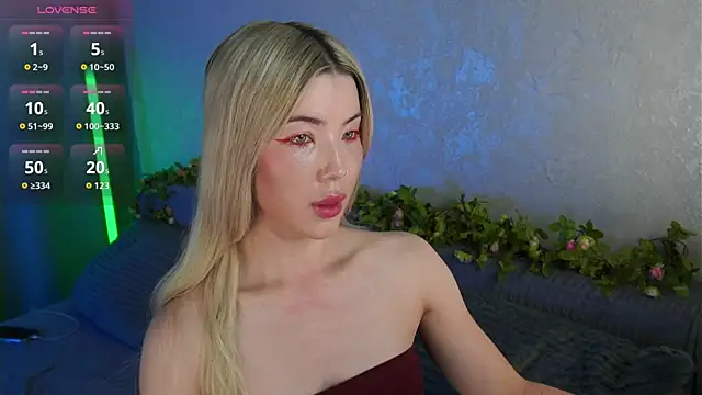 Snapshot of LindaThackerr chatting on 07-20-26, 04:20 LindaThackerr online show from 07-20-26, 04:20