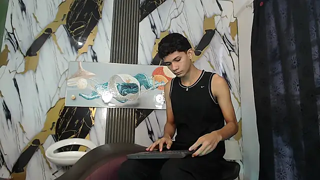 Snapshot of TWINKS_BOYSX chatting on 05-26-26, 01:31 TWINKS BOYSX online show from 05-26-26, 01:31