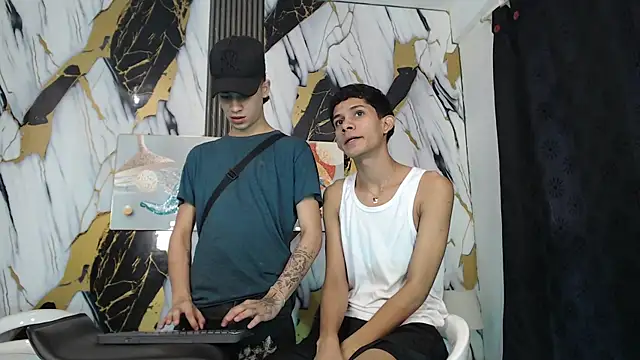 Snapshot of TWINKS_BOYSX chatting on 05-28-26, 03:07 TWINKS BOYSX online show from 05-28-26, 03:07