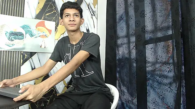 Snapshot of TWINKS_BOYSX chatting on 06-11-26, 01:52 TWINKS BOYSX online show from 06-11-26, 01:52