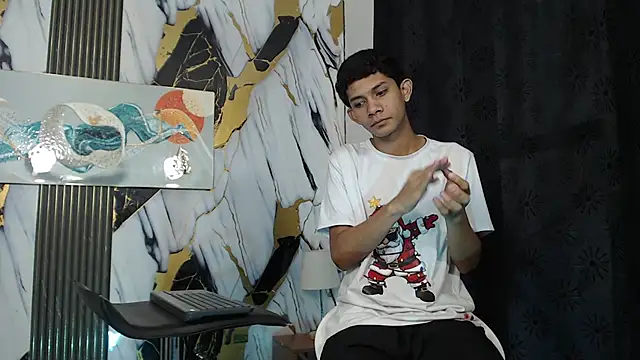Snapshot of TWINKS_BOYSX chatting on 06-09-26, 01:23 TWINKS BOYSX online show from 06-09-26, 01:23