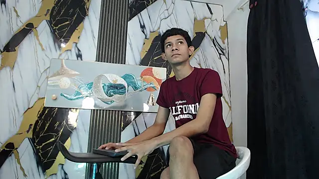 Snapshot of TWINKS_BOYSX chatting on 06-08-26, 03:34 TWINKS BOYSX online show from 06-08-26, 03:34